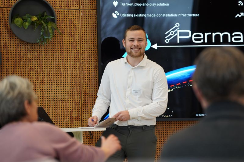 Jens Moeslund Frandsen presenting PermaSat to the Pitch Bootcamp audience.